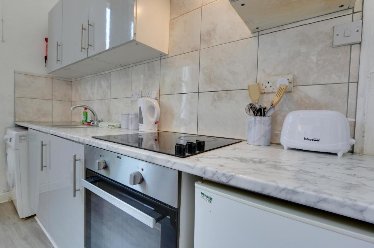 Apartment Convenient 1-bed - Ideal For Working Away, Free Parking, Pet Friendly, Netflix
